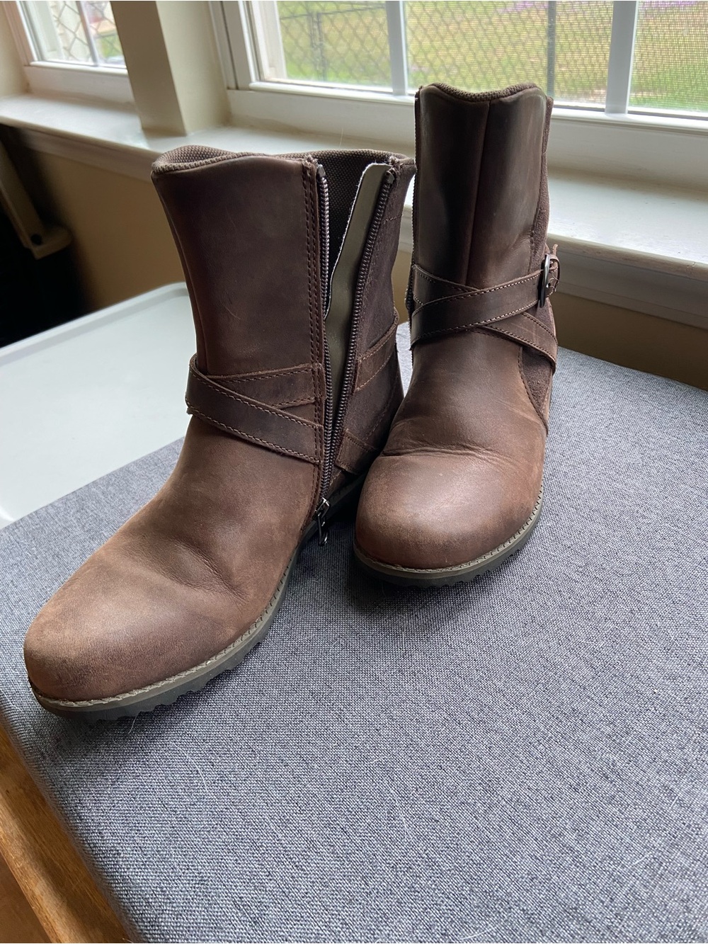 Eddie Bauer Brown Women's Ankle Zip-Closure Boots